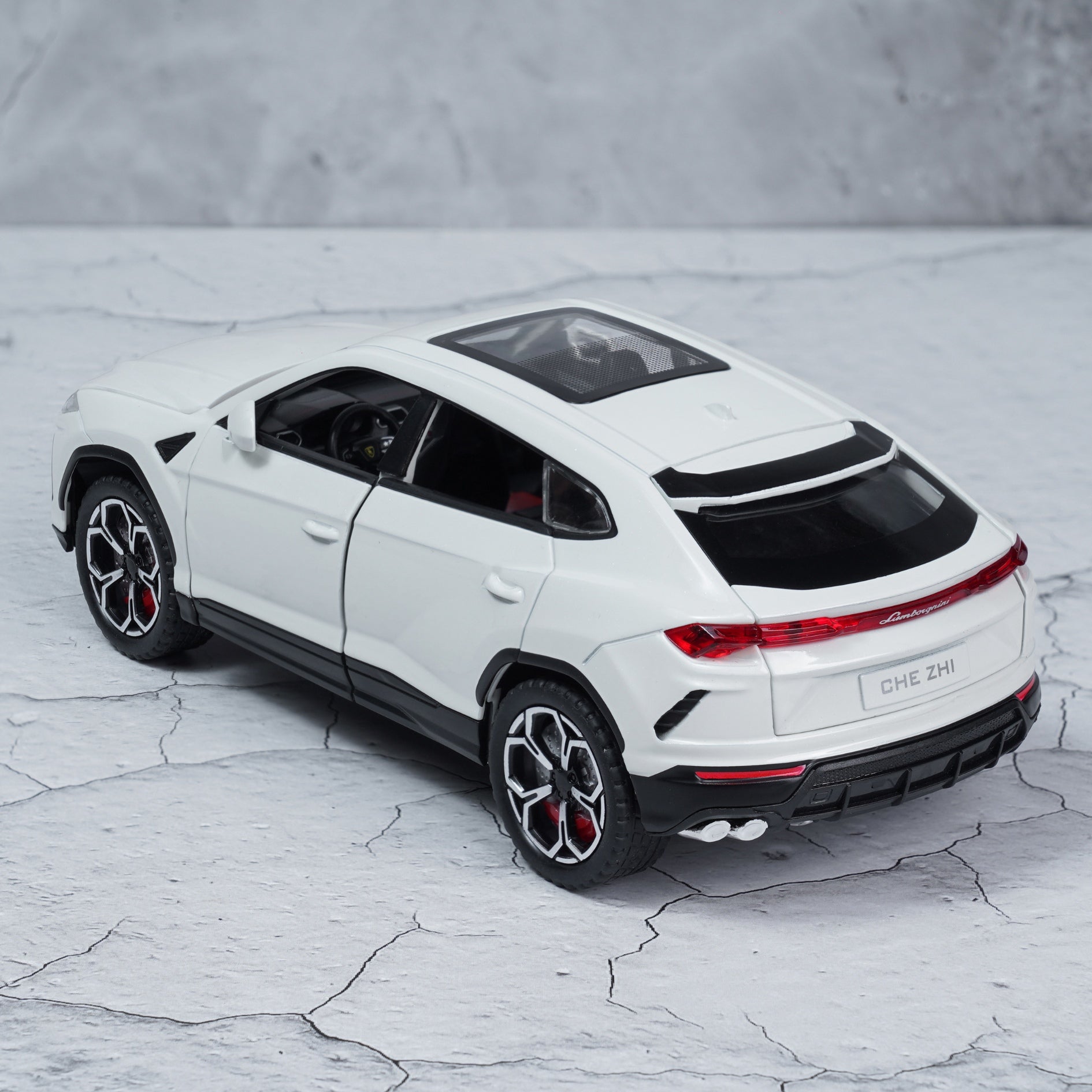 LAMBORGHINI URUS 1:18 DIECAST SCALE MODEL CAR