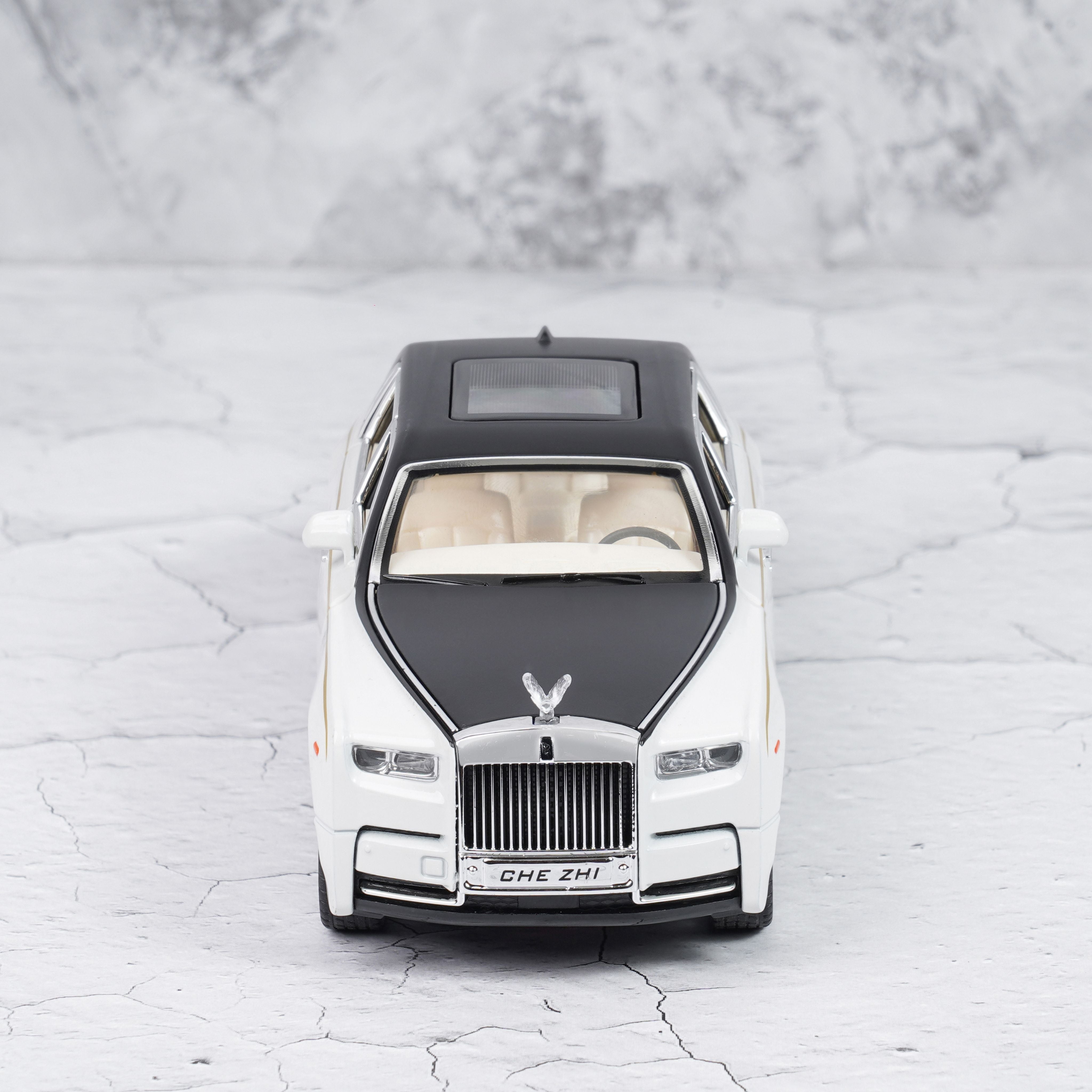 Rolls Royce Phantom Diecast 1 :24 Scale Model Car