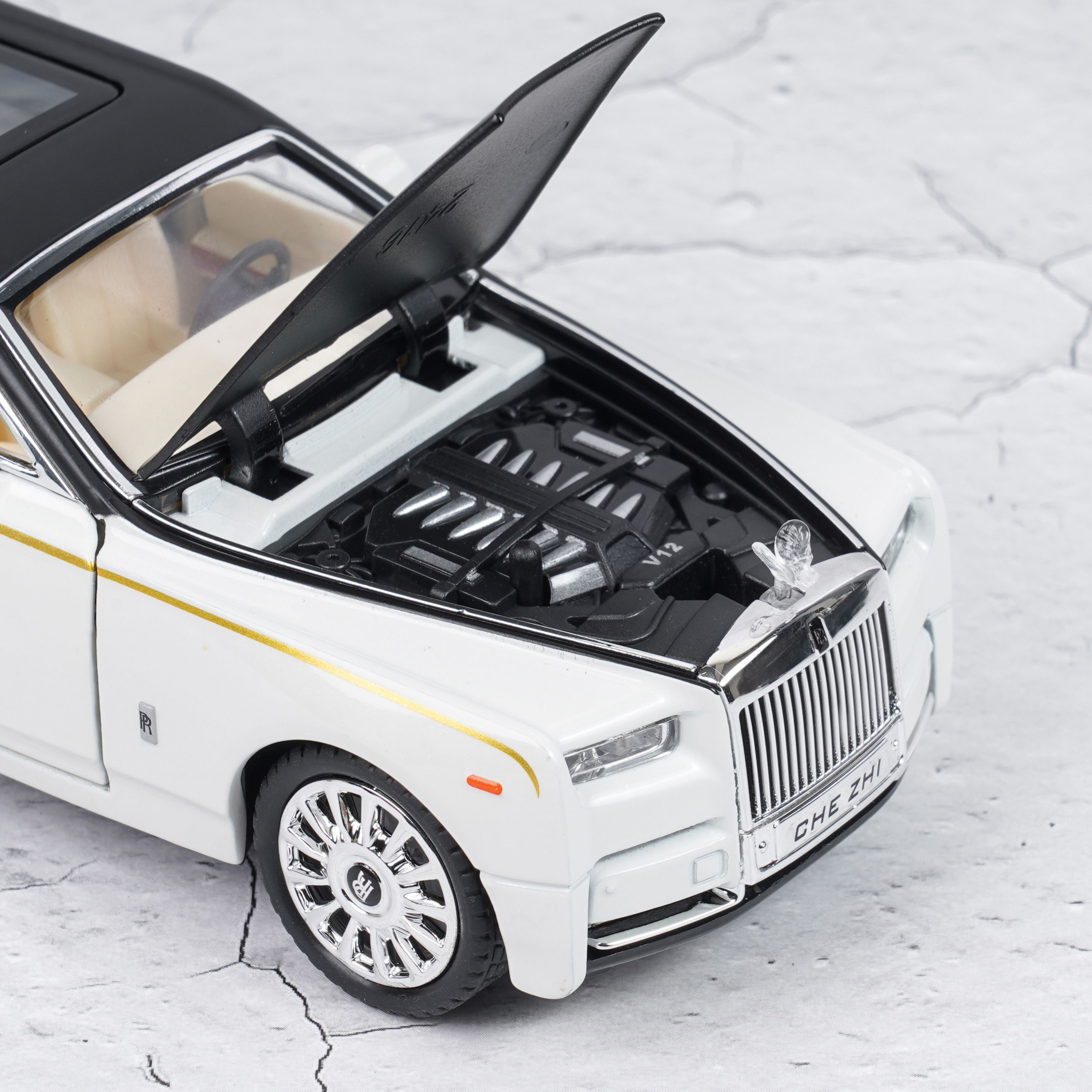 Rolls Royce Phantom Diecast 1 :24 Scale Model Car