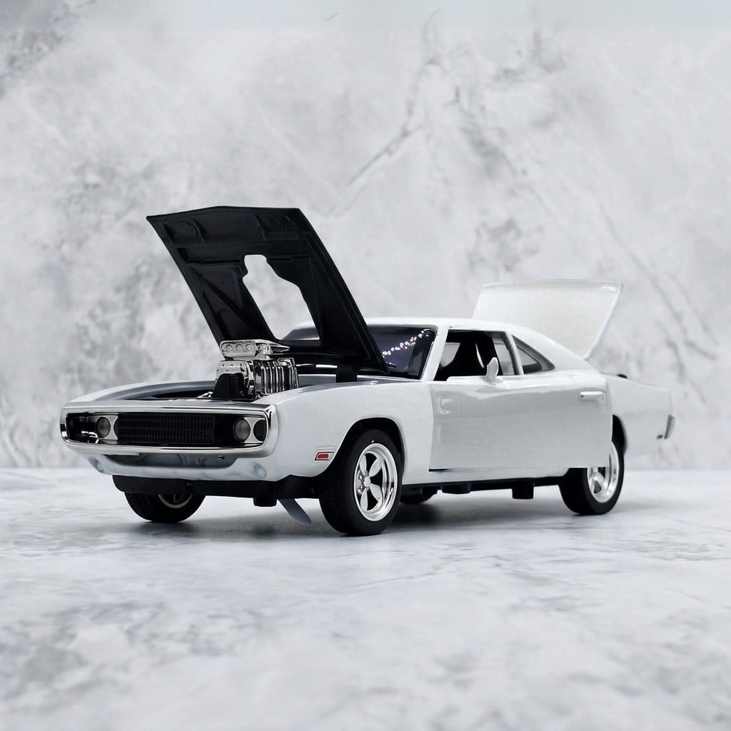 Dodge Charger R/T (Classic 1970) Diecast Scale Model Car