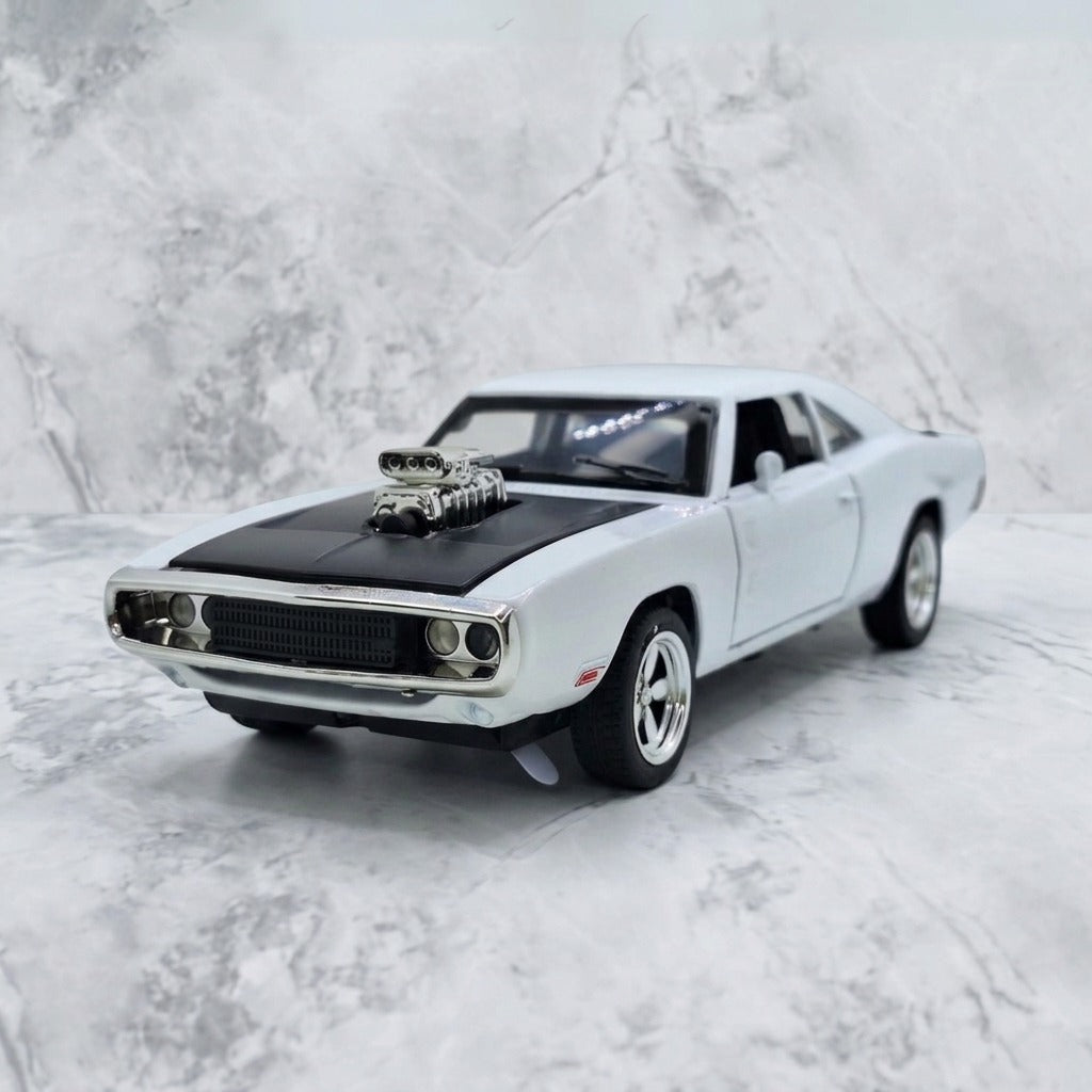Dodge Charger R/T (Classic 1970) Diecast Scale Model Car