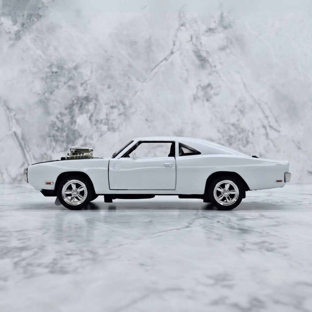 Dodge Charger R/T (Classic 1970) Diecast Scale Model Car
