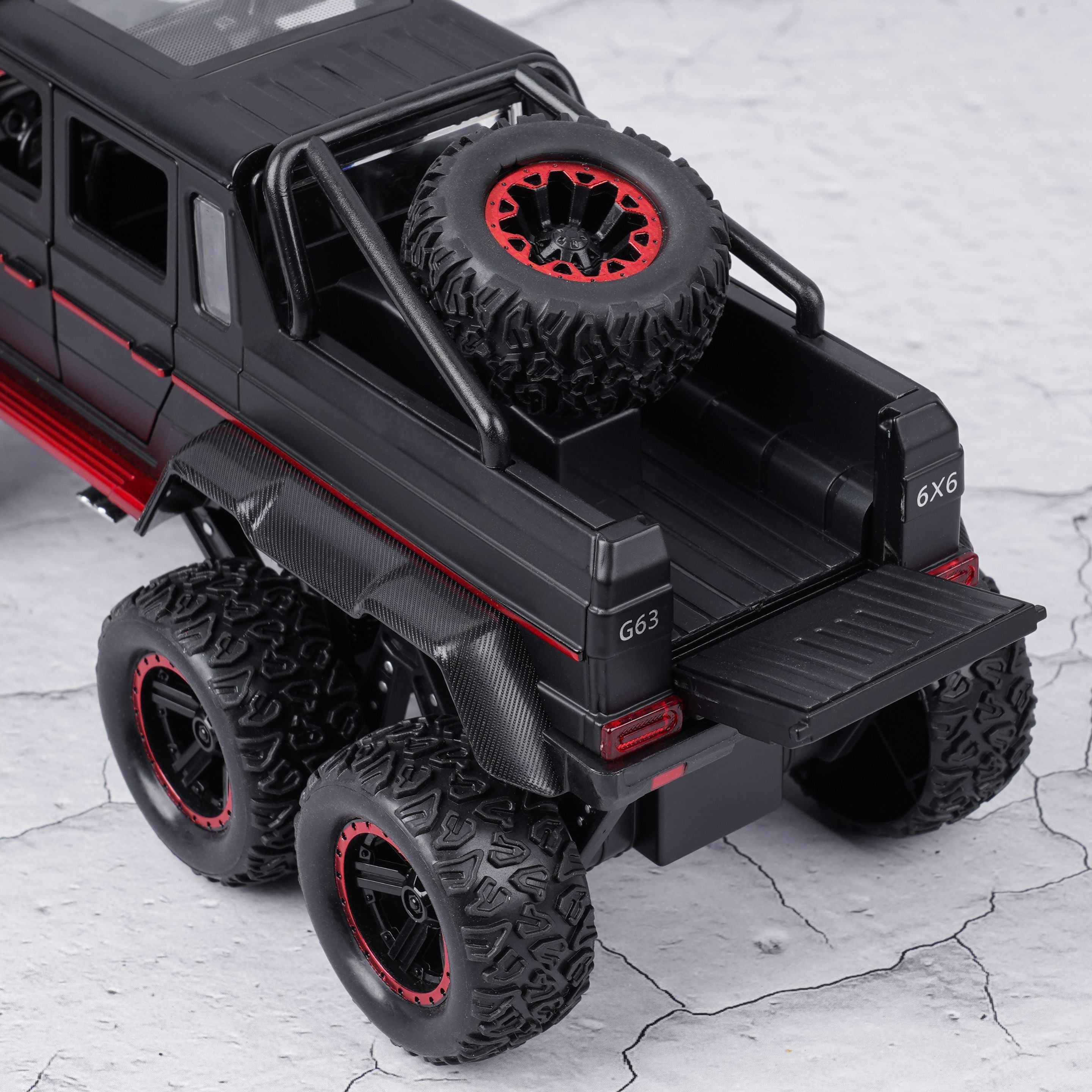 MERCEDES-BENZ G63 AMG 6X6 V12 OFF ROAD 1:18 DIECAST SCALE MODEL CAR