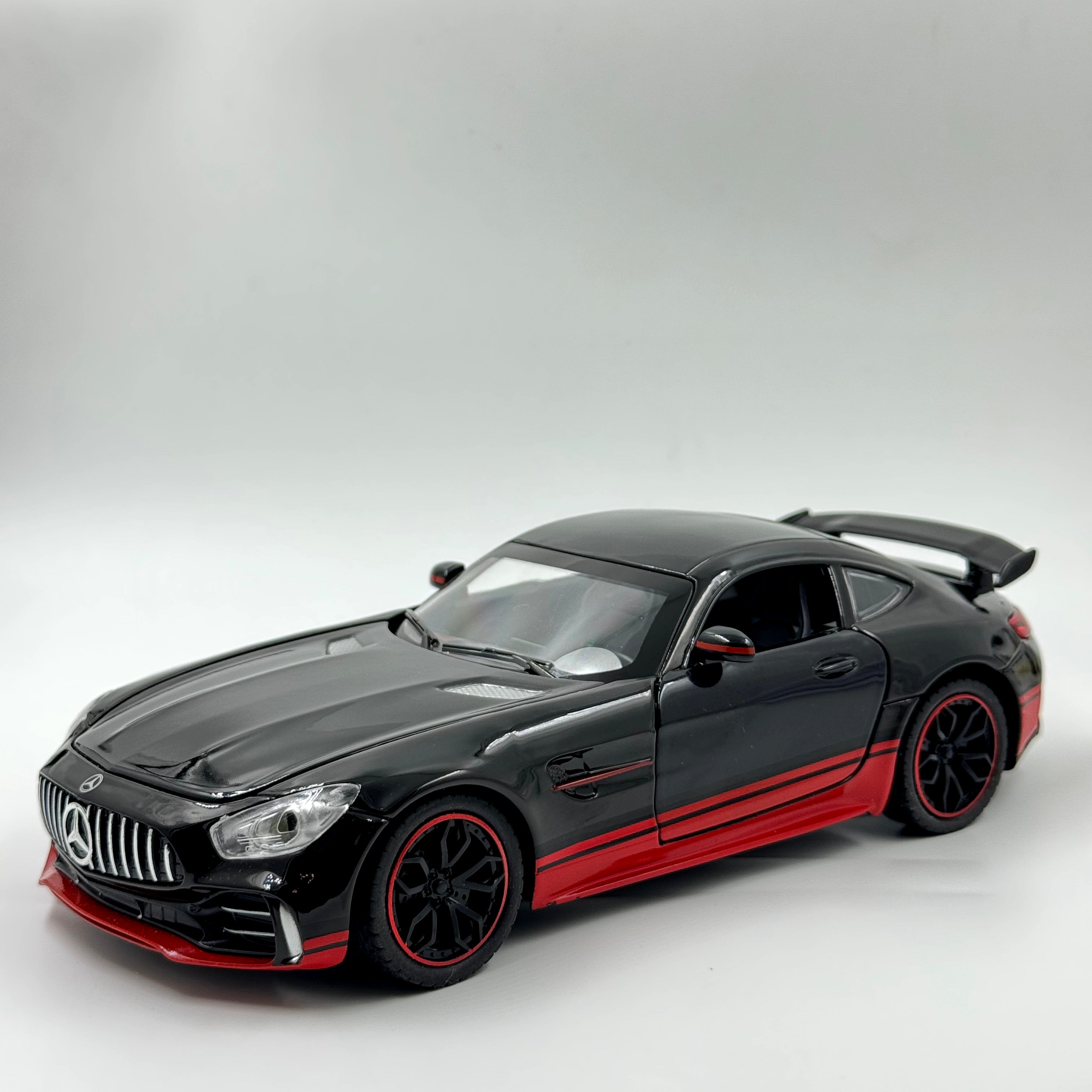 MERCEDES AMG GT R 1:18 DIECAST SCALE MODEL CAR